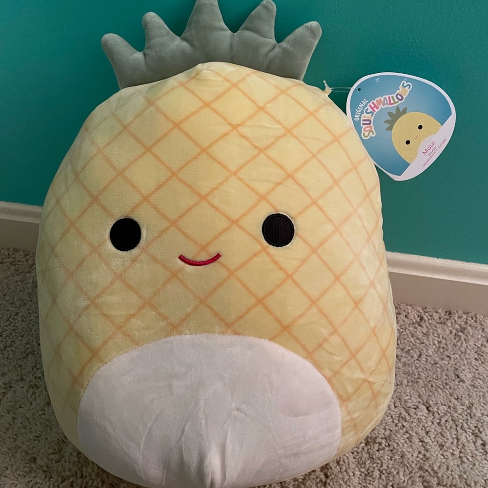 Rare Maui the pineapple 12# squishmallow!